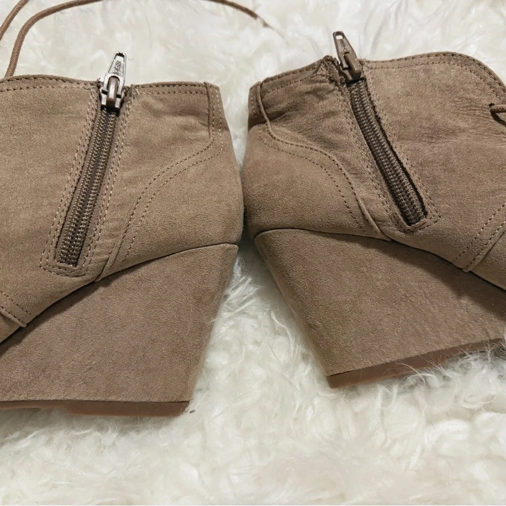 Women's Tan Wedge Ankle Boots